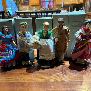 Vintage Avon color world dolls , 1990